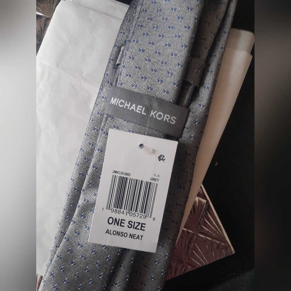 New Micheal Kors Mens Tie In Diamond Texured NWT Free Regular Gift Bag